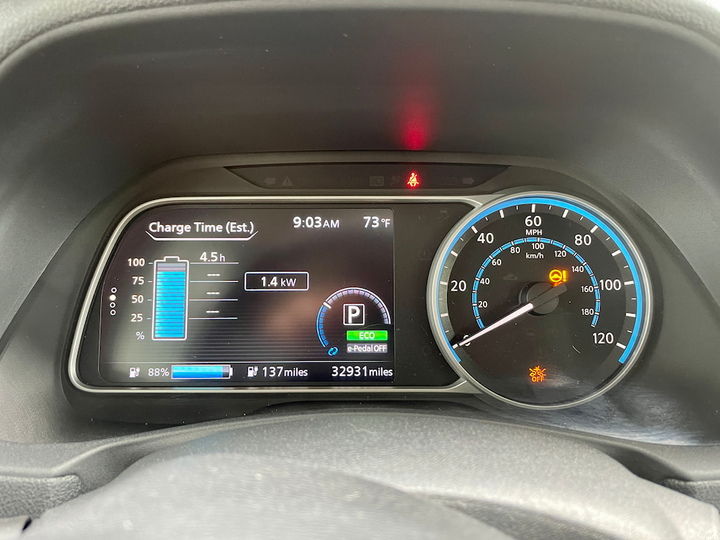 2018 Nissan Leaf dashboard
