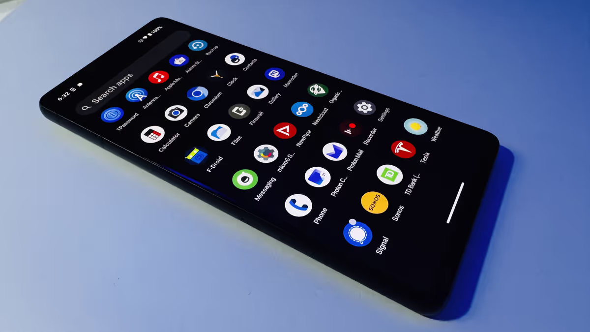 CalyxOS on a Google Pixel 7